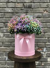 Цветочная композиция из Гипсофила и Розы в шляпной коробке в Бережки