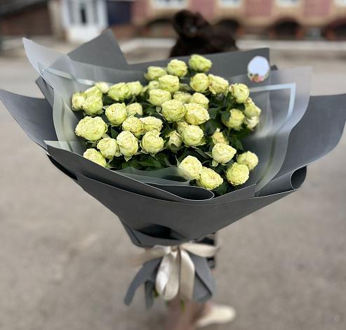 Букет Белые кустовые розы Солинеро в Бережки