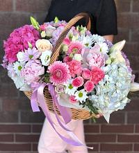 Композиция солнечный день в Бережки Цветочная композиция из Розы, Хризантемы, Пионы и Лизиантусы в корзине в Бережки