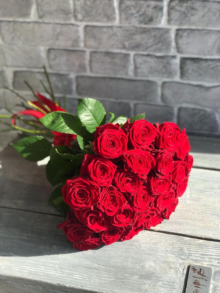 Букет Красные розы Фридом в Бережки