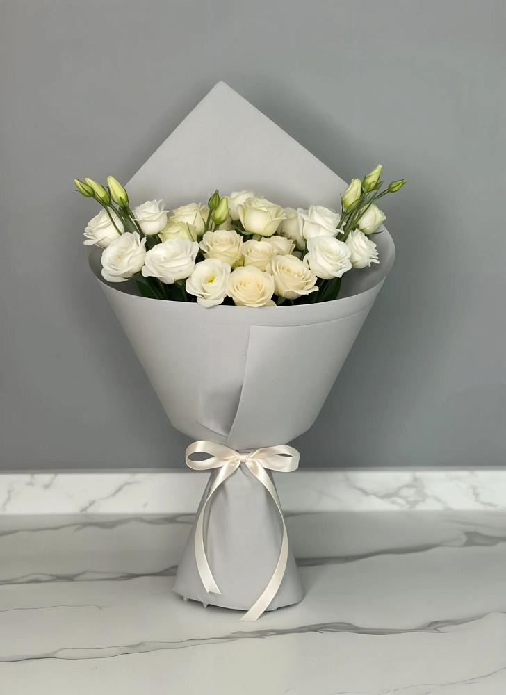 Букет цветов из: Розы и Лизиантусы в Бережки