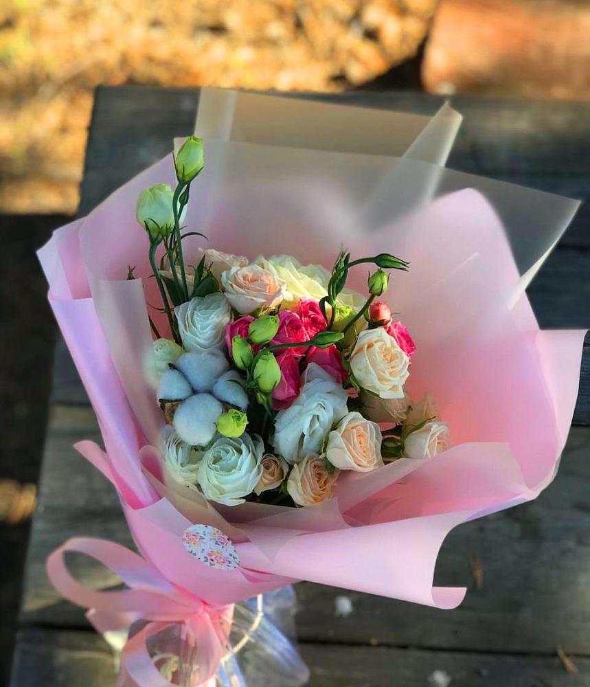 Букет цветов из: Розы и Лизиантусы в Бережки