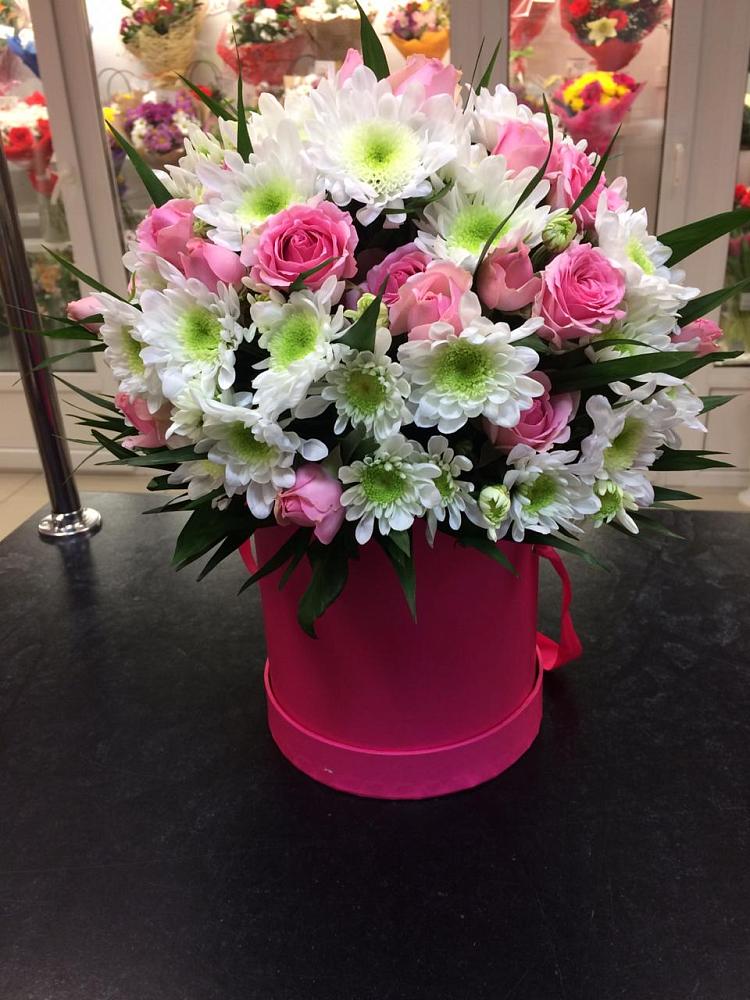 Цветочная композиция из Розы и Хризантемы в шляпной коробке в Бережки