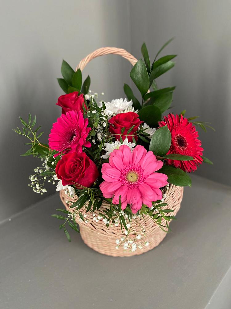 Цветочная композиция из Розы, Хризантемы и Герберы в корзине в Бережки