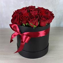 Цветочная композиция из Розы в шляпной коробке в Бережки