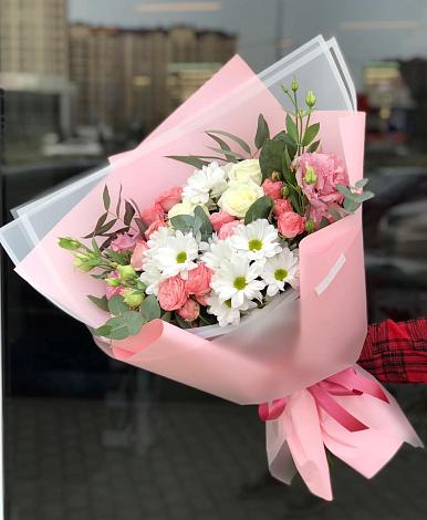 Букет цветов из: Розы, Лизиантусы и Хризантемы в Бережки