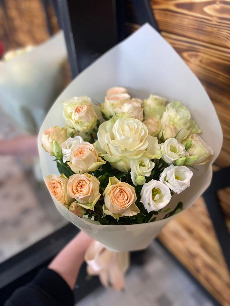 Букет цветов из: Розы и Лизиантусы в Бережки